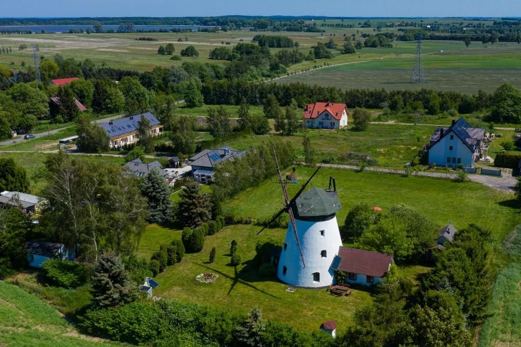 Дома для отпуска Windmill vacation home in Ledzin near Baltic Sea Нехоже-179