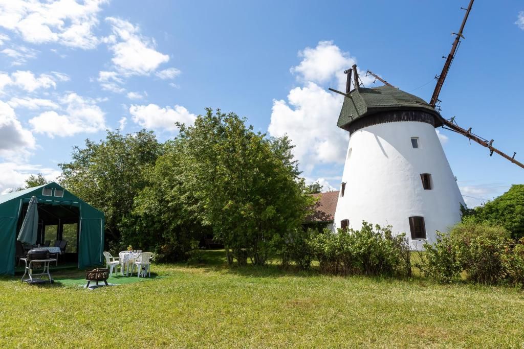 Дома для отпуска Windmill vacation home in Ledzin near Baltic Sea Нехоже-211