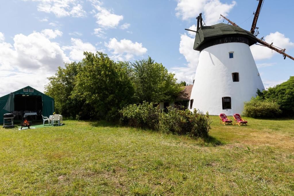 Дома для отпуска Windmill vacation home in Ledzin near Baltic Sea Нехоже-214